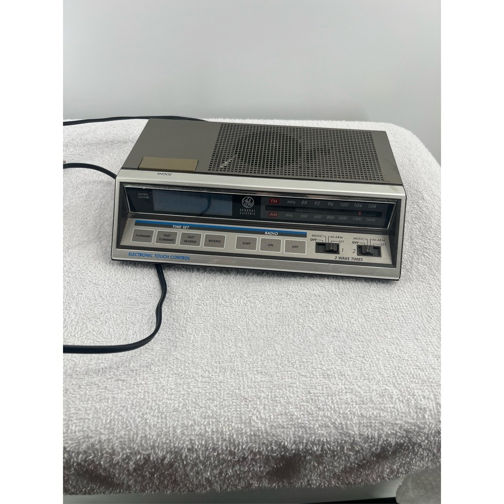 General Electric GE 7-4663A AM/FM Digital Dual Alarm Clock Radio